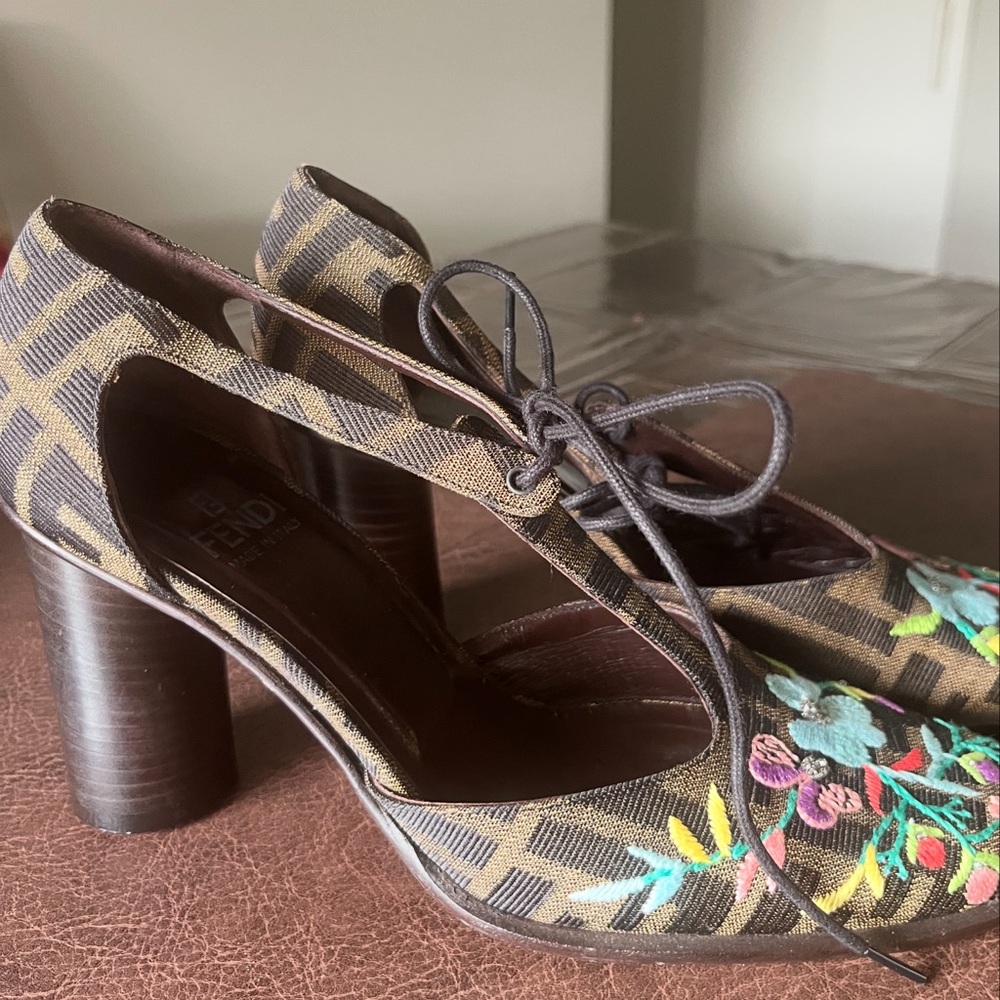 Fendi Brown Heels with Floral Embroidery